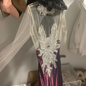 2020 custom prom dress !! NEVER worn accept to get it altered.